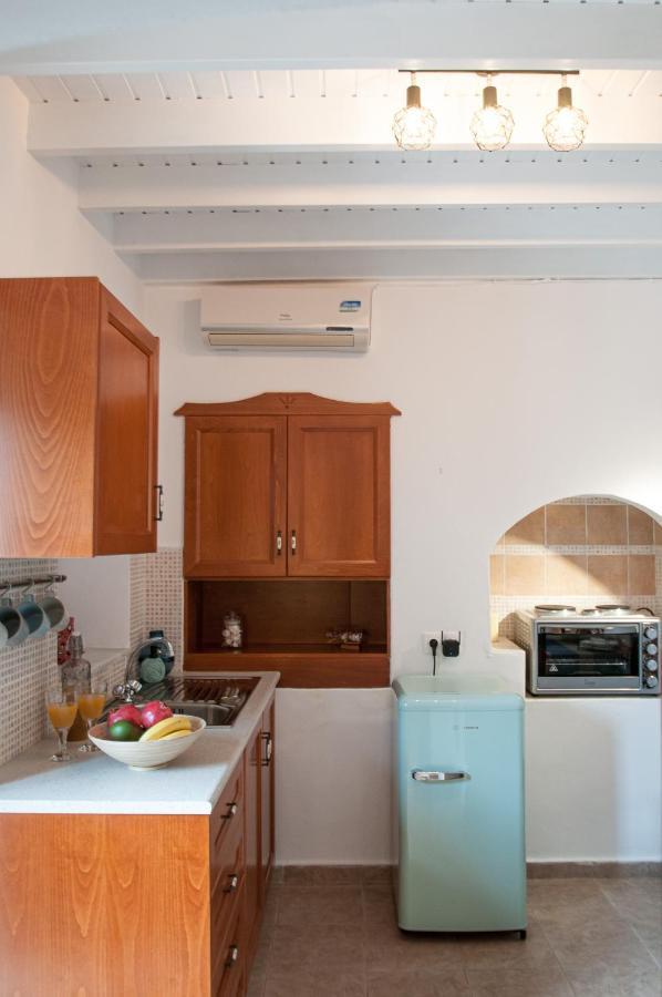 Luca'S Houses Chalki Town Exterior photo