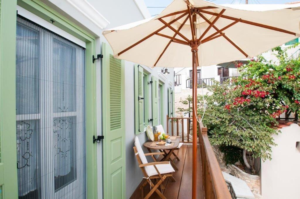 Luca'S Houses Chalki Town Exterior photo