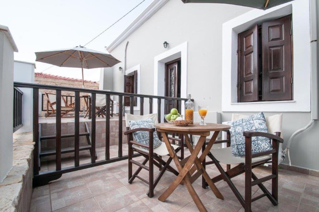 Luca'S Houses Chalki Town Exterior photo