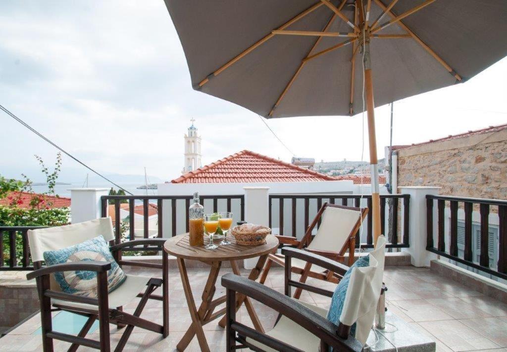 Luca'S Houses Chalki Town Exterior photo